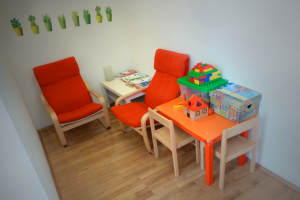 Wartezimmer der Therapiepraxis Dr. Kornberger